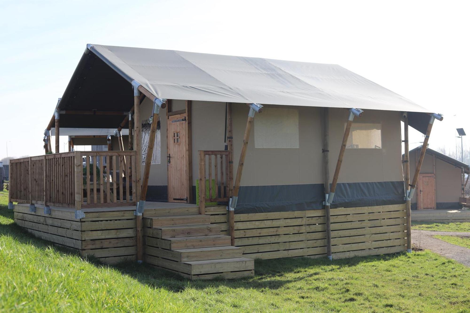 Safaritent Premium Aan Het Water Luxury tent Nieuwe Wetering