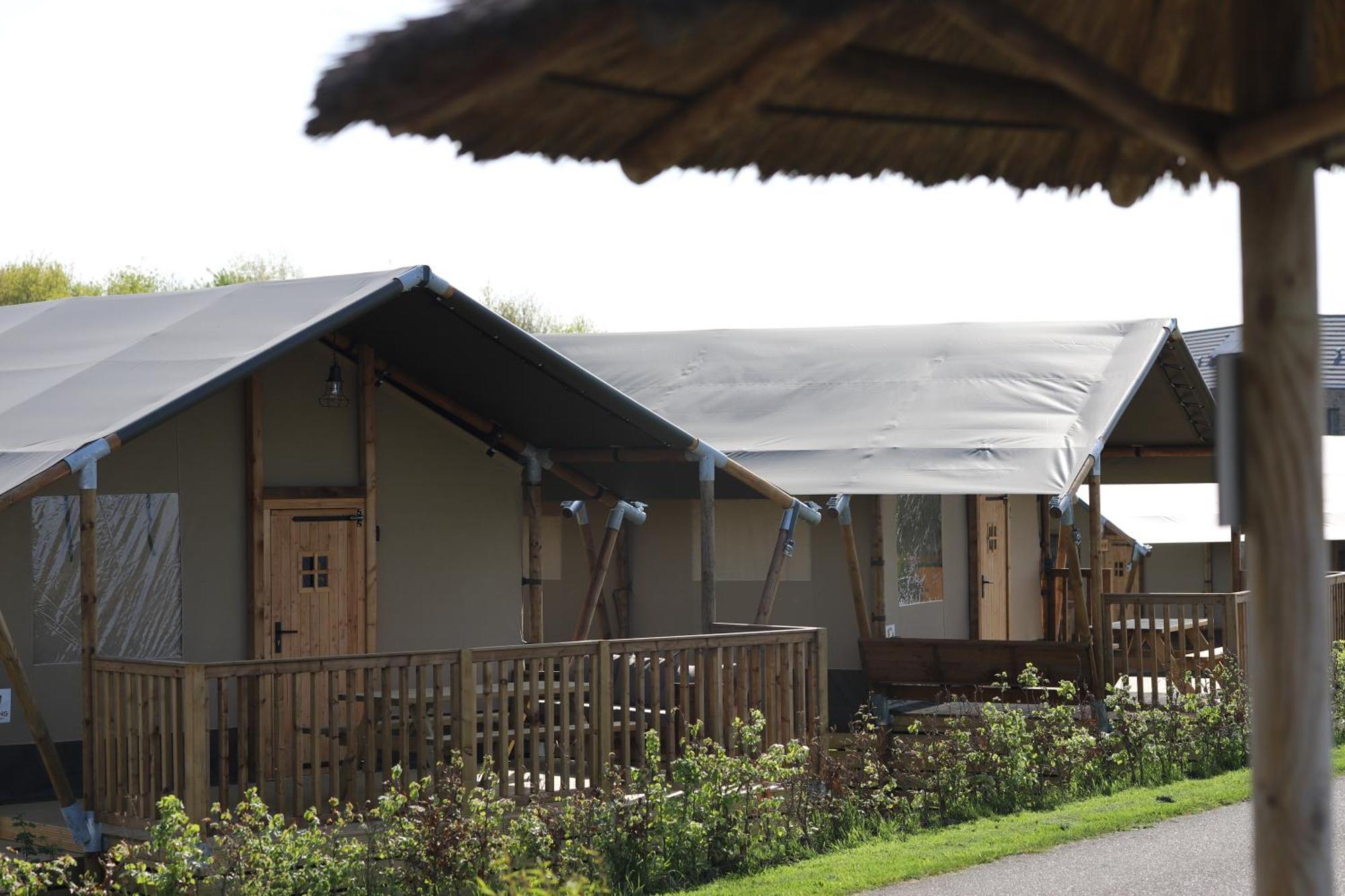 Safaritent Premium Aan Het Water Luxury tent Nieuwe Wetering
