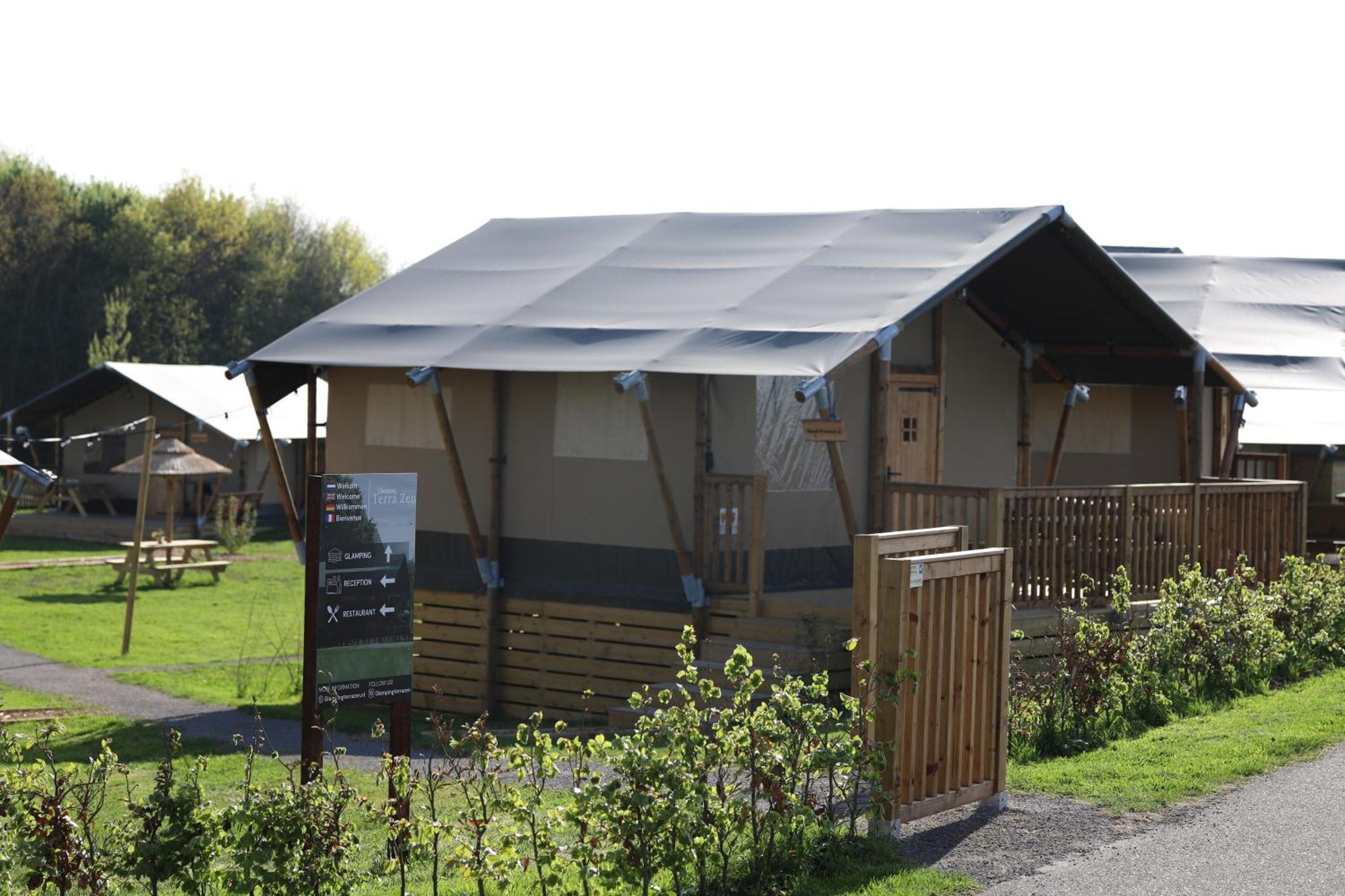 Safaritent Premium Aan Het Water Luxury tent Nieuwe Wetering